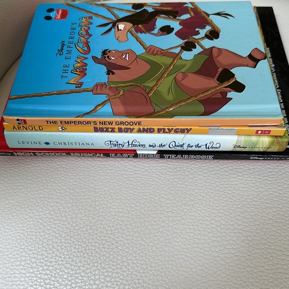 Disney + Ted Arnold + Gail Carson Levine Bundle of 4 EXCELLENT condition 📚 - Picture 6 of 7